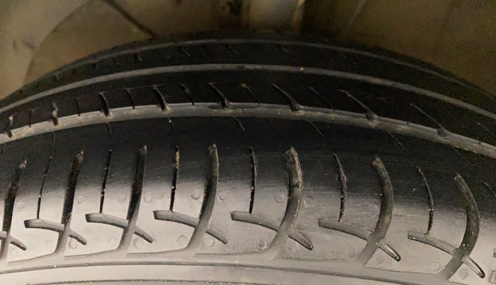 2017 Maruti Baleno DELTA PETROL 1.2, Petrol, Manual, 94,723 km, Left Front Tyre Tread