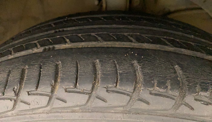 2017 Maruti Baleno DELTA PETROL 1.2, Petrol, Manual, 94,723 km, Right Front Tyre Tread