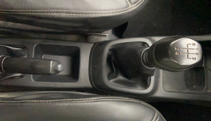 2016 Renault Kwid RXT 0.8 (O), Petrol, Manual, 42,765 km, Gear Lever