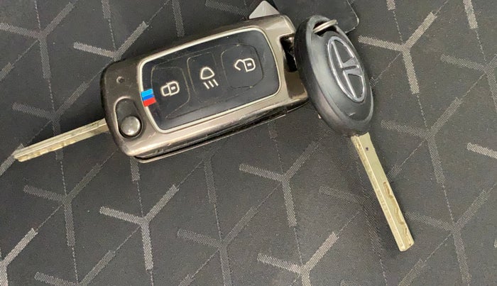 2022 Tata NEXON XM PETROL, Petrol, Manual, 56,901 km, Key Close Up