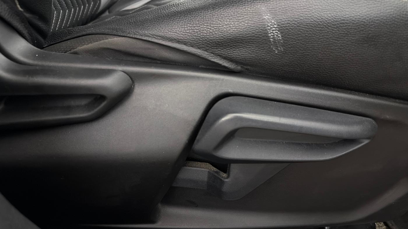 2021 Tata NEXON XZ PLUS PETROL SUNROOF, Petrol, Manual, 62,981 km, Driver Side Adjustment Panel