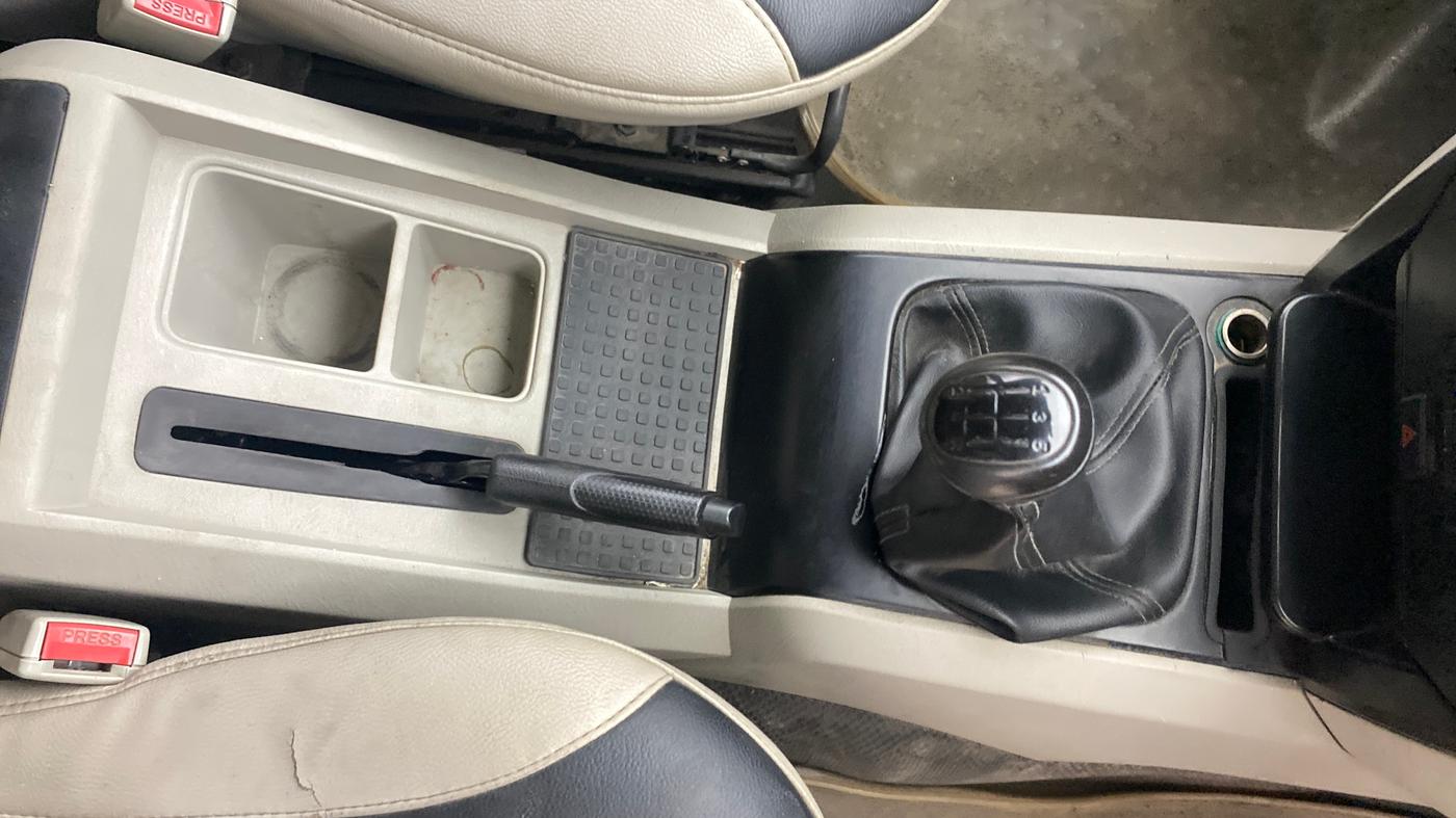 2017 Mahindra Scorpio S5, Diesel, Manual, 1,28,874 km, Gear Lever