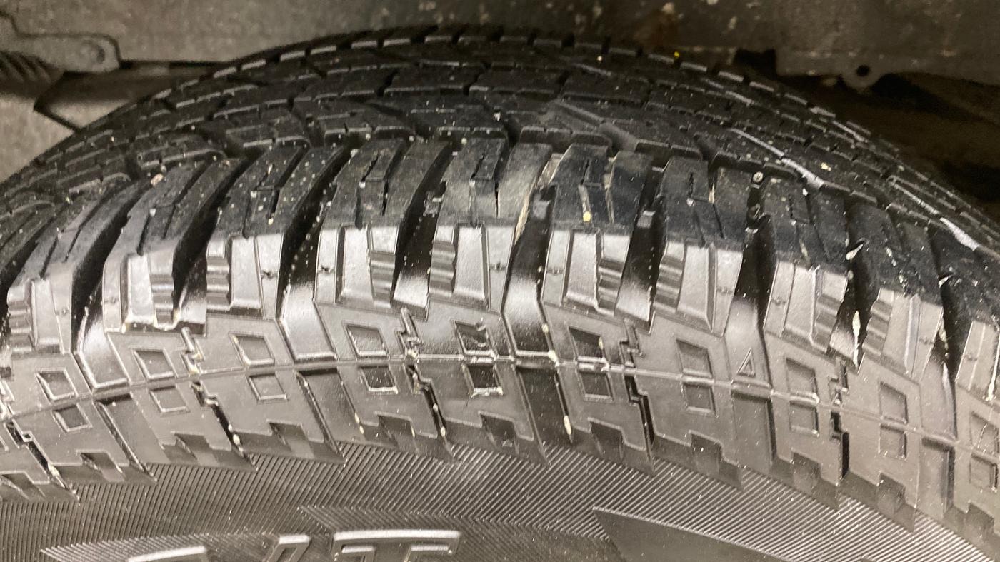 2017 Mahindra Scorpio S5, Diesel, Manual, 1,28,874 km, Left Rear Tyre Tread