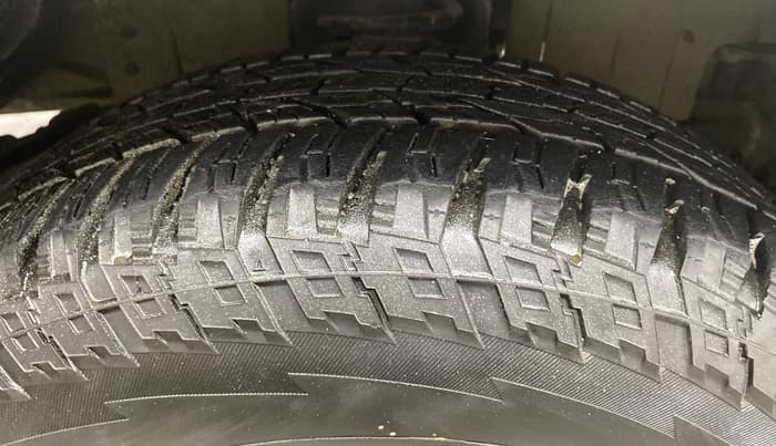 2017 Mahindra Scorpio S5, Diesel, Manual, 1,29,150 km, Right Front Tyre Tread