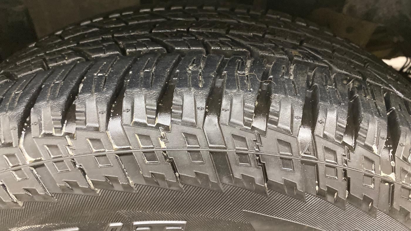 2017 Mahindra Scorpio S5, Diesel, Manual, 1,28,874 km, Left Front Tyre Tread