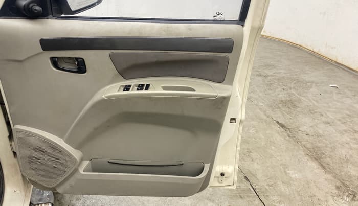 2017 Mahindra Scorpio S5, Diesel, Manual, 1,29,150 km, Driver Side Door Panels Control