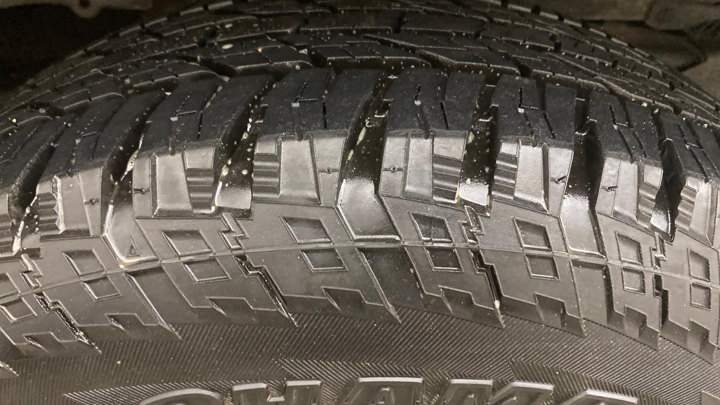 2017 Mahindra Scorpio S5, Diesel, Manual, 1,28,874 km, Right Rear Tyre Tread