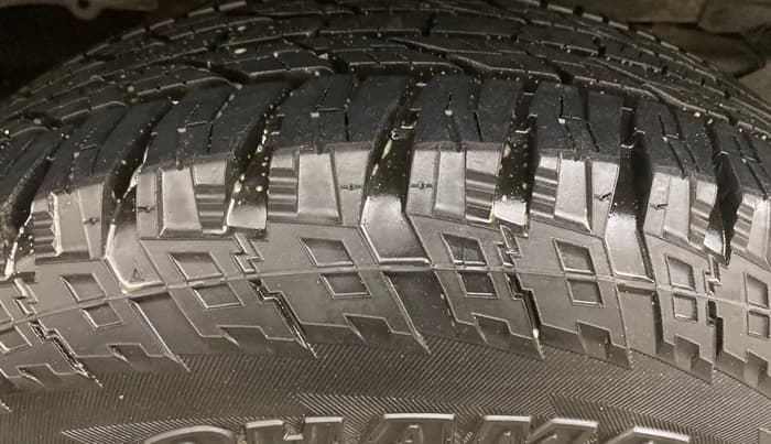 2017 Mahindra Scorpio S5, Diesel, Manual, 1,29,150 km, Right Rear Tyre Tread