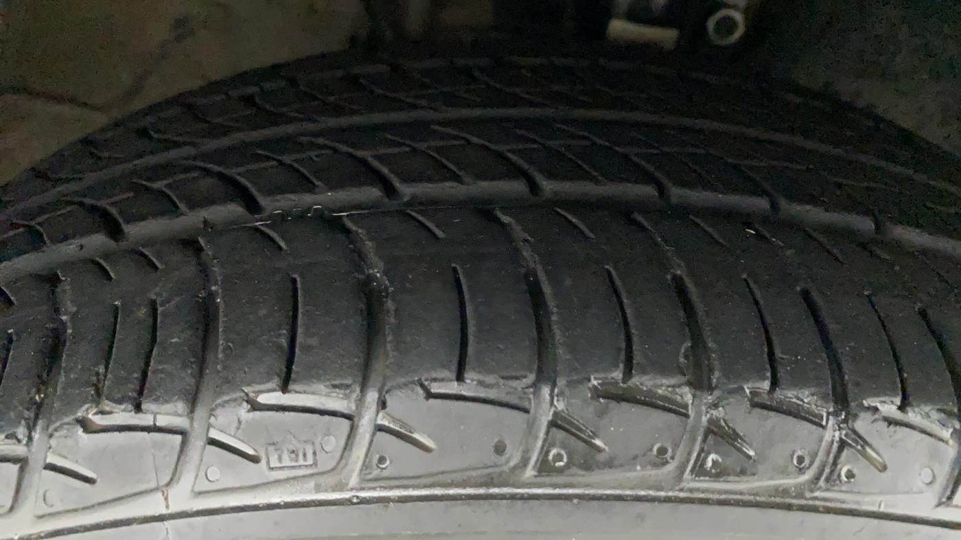 2018 Skoda Rapid 1.5 TDI AT AMBITION, Diesel, Automatic, 32,244 km, Right Front Tyre Tread