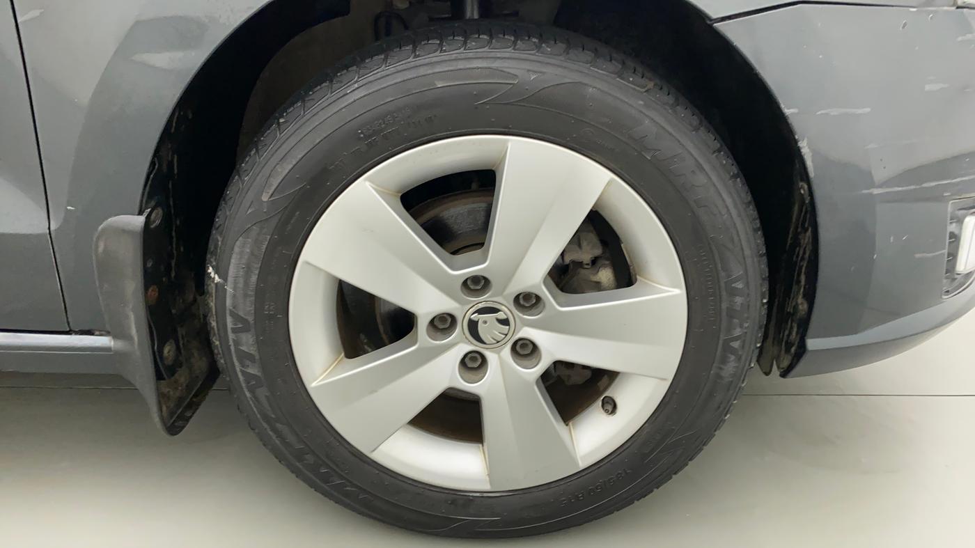 2018 Skoda Rapid 1.5 TDI AT AMBITION, Diesel, Automatic, 32,244 km, Right Front Wheel