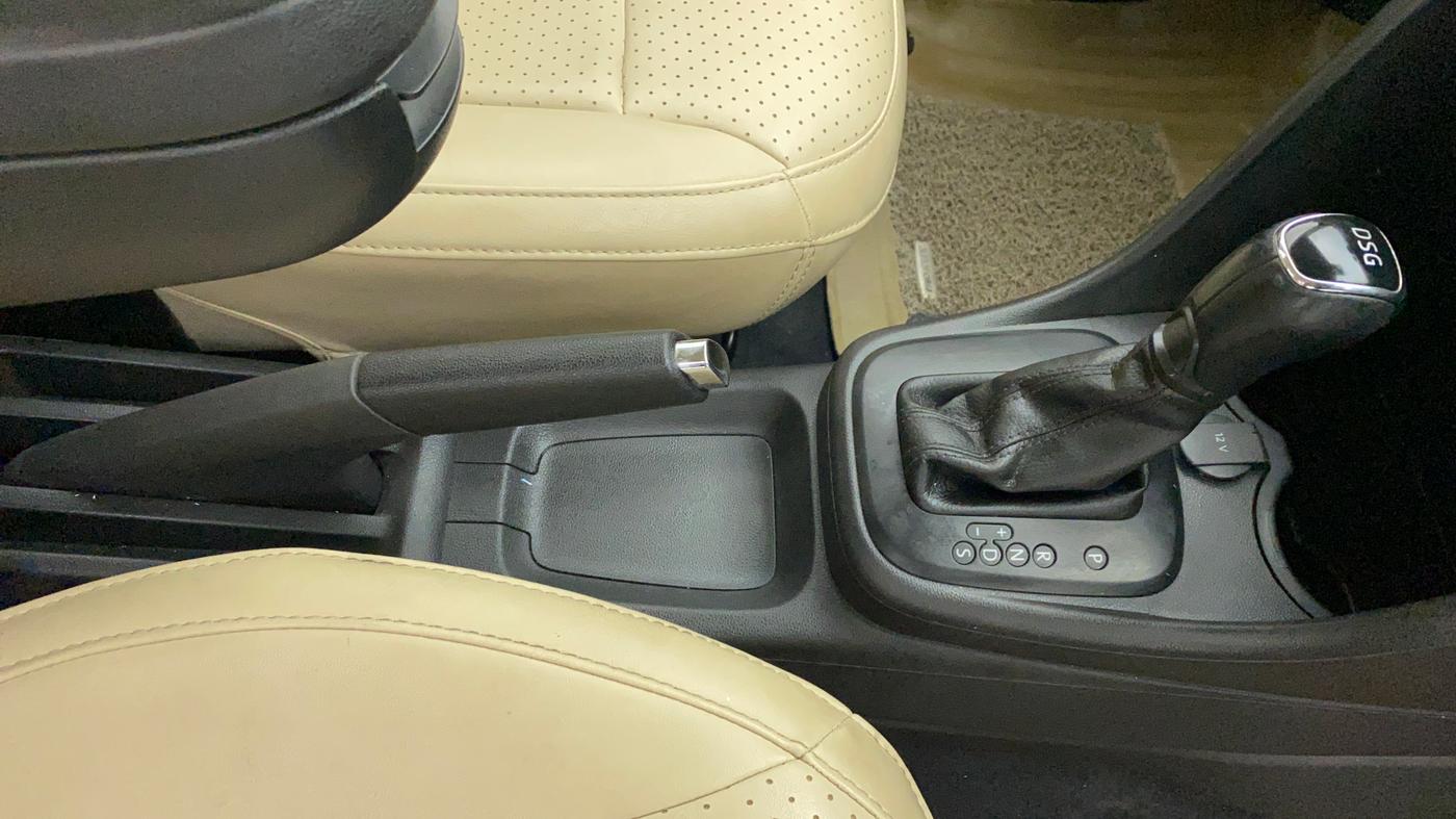 2018 Skoda Rapid 1.5 TDI AT AMBITION, Diesel, Automatic, 32,244 km, Gear Lever