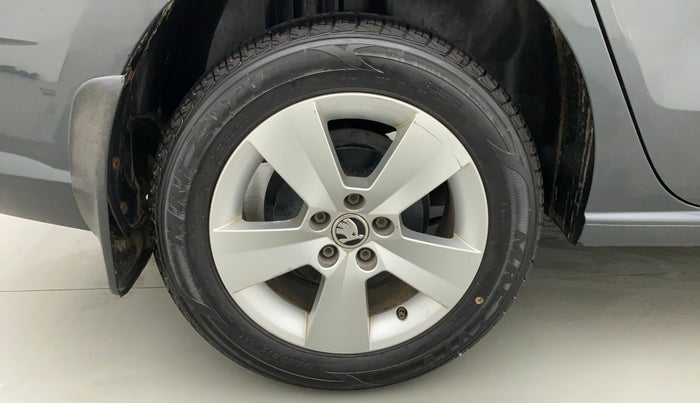 2018 Skoda Rapid 1.5 TDI AT AMBITION, Diesel, Automatic, 32,244 km, Right Rear Wheel