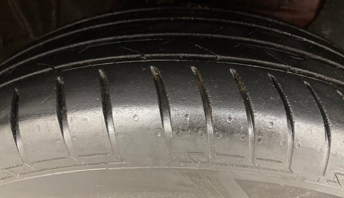 2019 Hyundai Elite i20 SPORTZ PLUS 1.4 CRDI, Diesel, Manual, 1,04,750 km, Right Front Tyre Tread