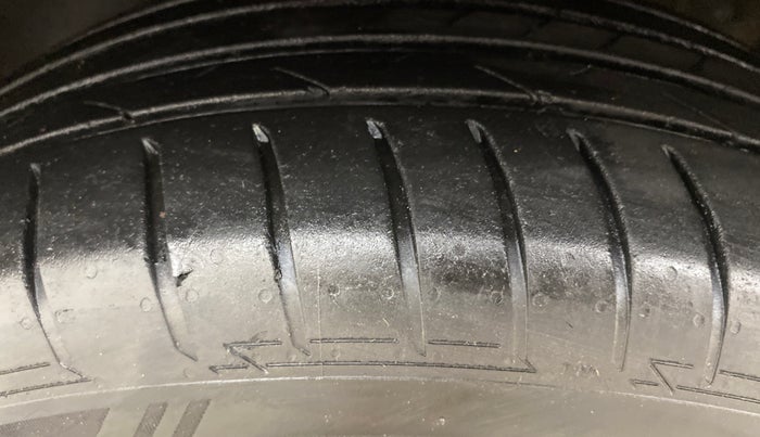 2019 Hyundai Elite i20 SPORTZ PLUS 1.4 CRDI, Diesel, Manual, 1,04,750 km, Left Front Tyre Tread