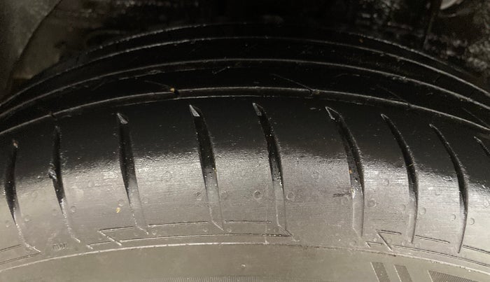 2019 Hyundai Elite i20 SPORTZ PLUS 1.4 CRDI, Diesel, Manual, 1,04,750 km, Right Rear Tyre Tread