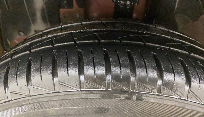 2020 Renault Kwid RXL 1.0 AMT, Petrol, Automatic, 30,145 km, Left Front Tyre Tread