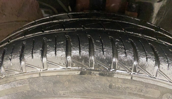 2020 Renault Kwid RXL 1.0 AMT, Petrol, Automatic, 30,145 km, Right Front Tyre Tread