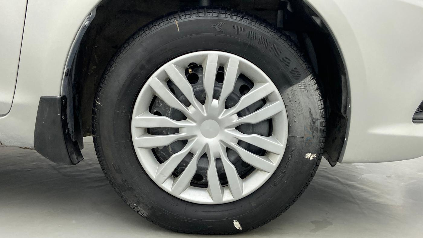 2017 Maruti Swift Dzire LDI BS IV, Diesel, Manual, 52,087 km, Right Front Wheel
