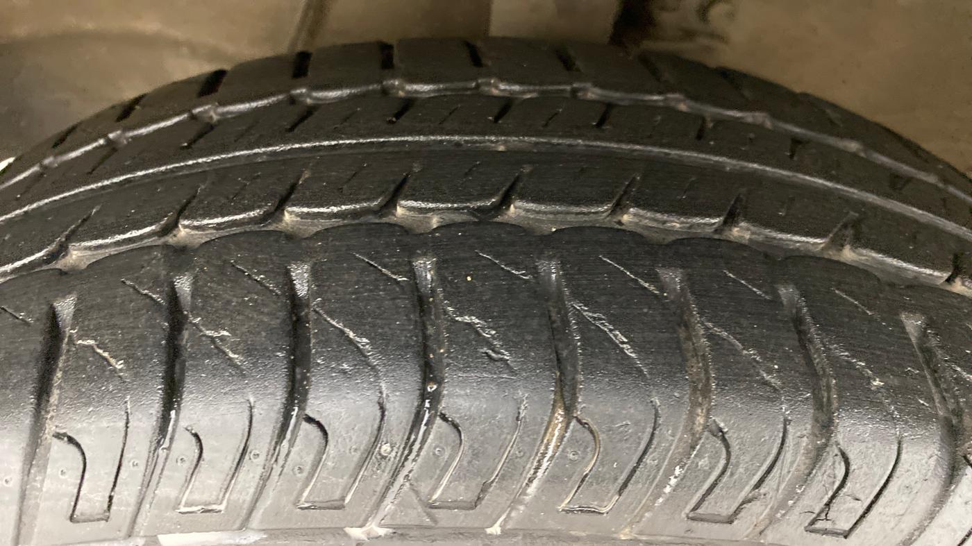2016 Maruti Wagon R 1.0 VXI OPT, Petrol, Manual, 60,342 km, Left Front Tyre Tread