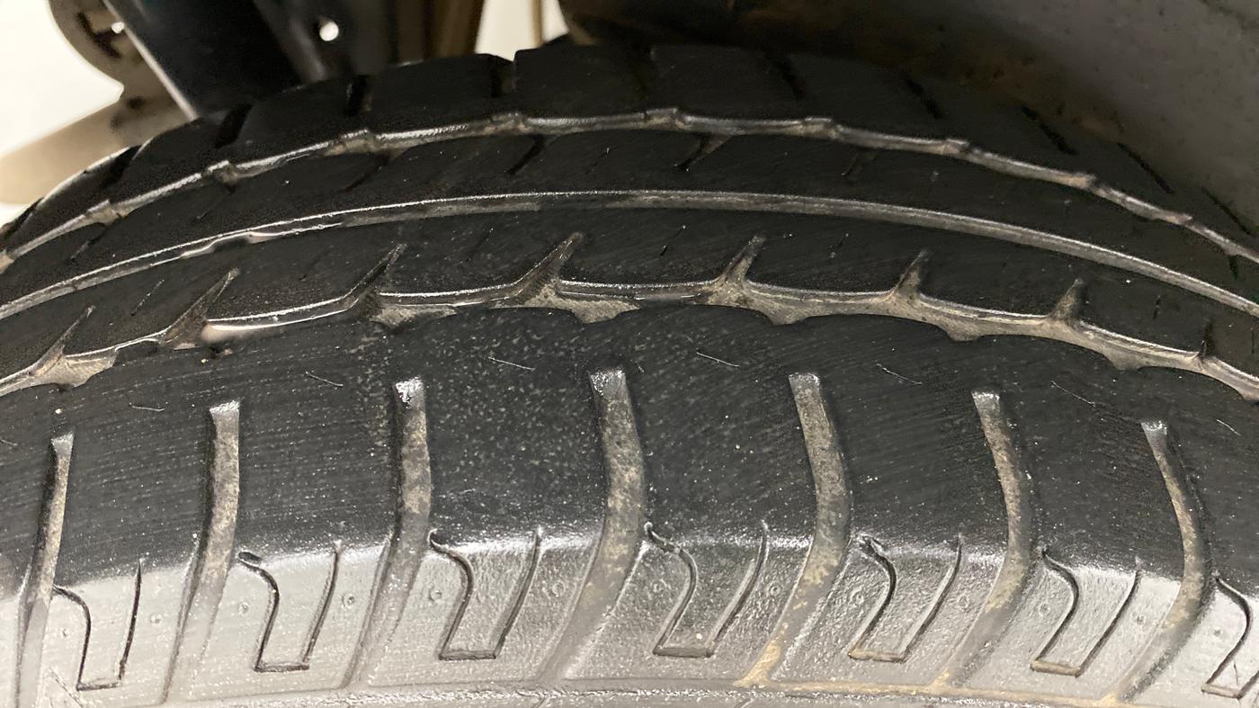 2016 Maruti Wagon R 1.0 VXI OPT, Petrol, Manual, 60,342 km, Right Rear Tyre Tread