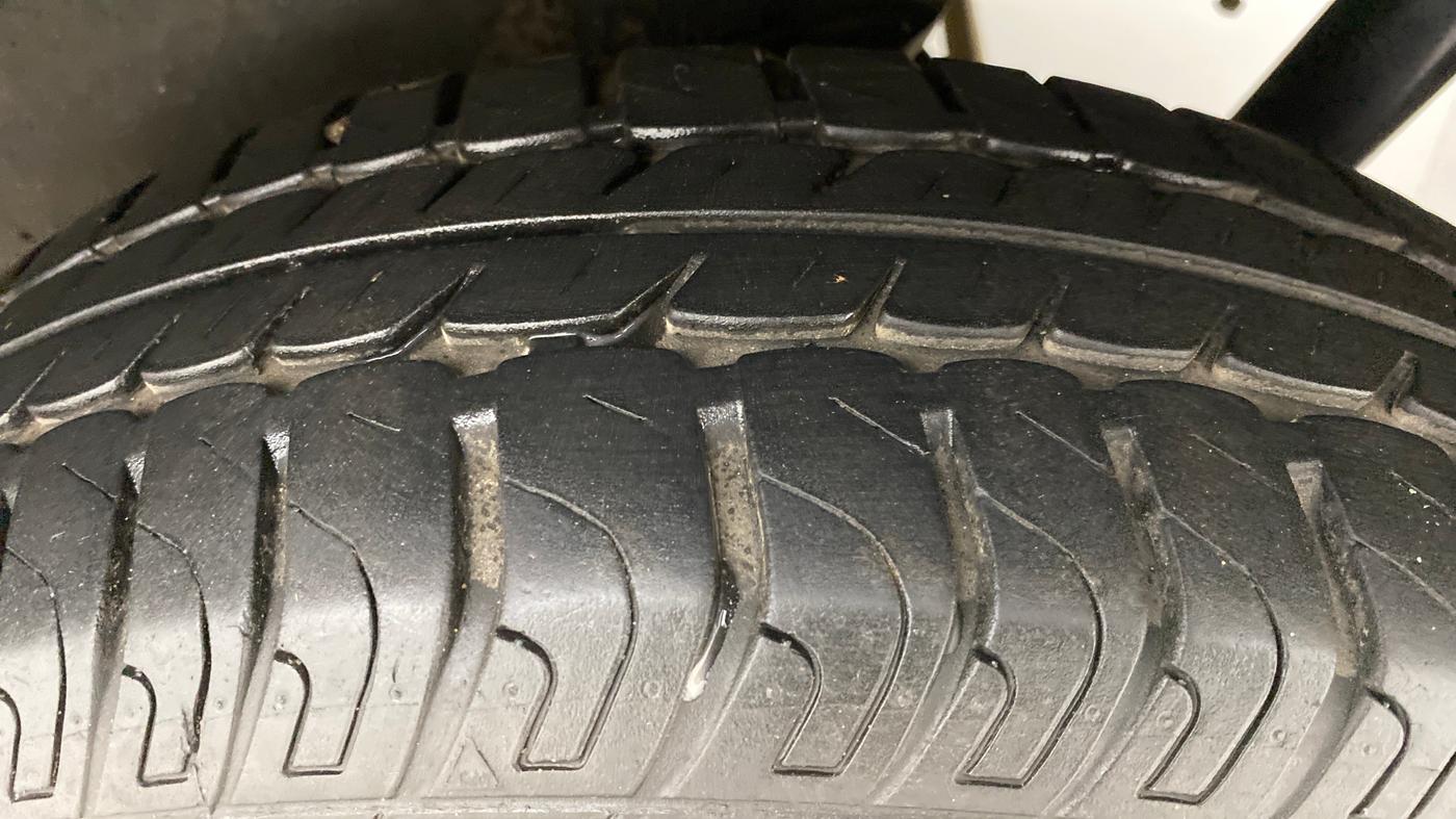 2016 Maruti Wagon R 1.0 VXI OPT, Petrol, Manual, 60,342 km, Left Rear Tyre Tread