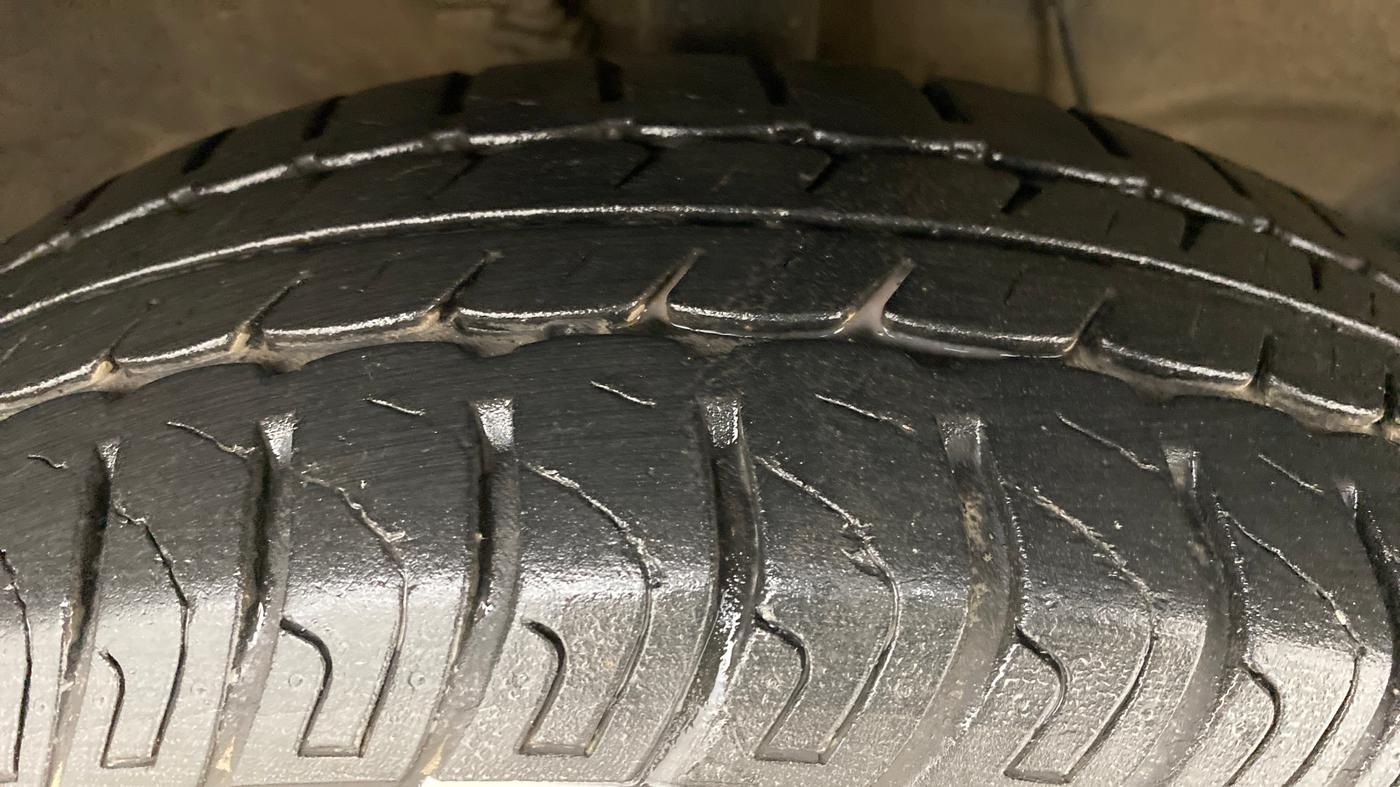 2016 Maruti Wagon R 1.0 VXI OPT, Petrol, Manual, 60,342 km, Right Front Tyre Tread