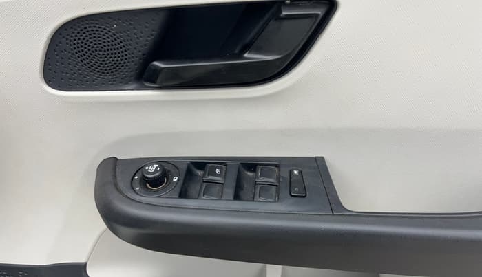 2023 Tata ALTROZ XT PETROL, Petrol, Manual, 33,744 km, Driver Side Door Panels Control