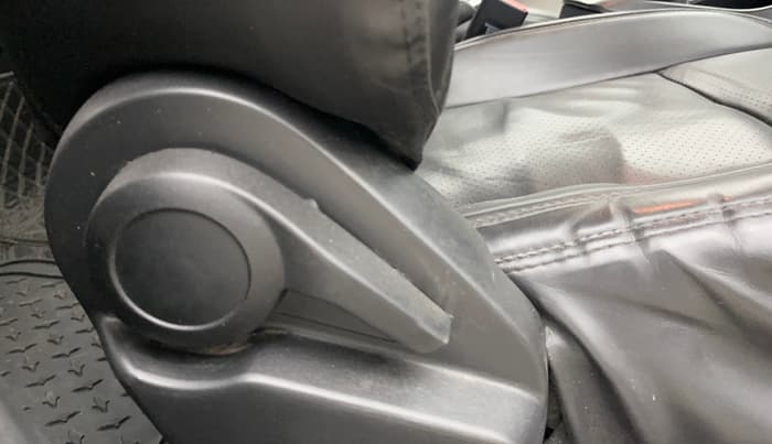 2023 Tata ALTROZ XT PETROL, Petrol, Manual, 33,744 km, Driver Side Adjustment Panel