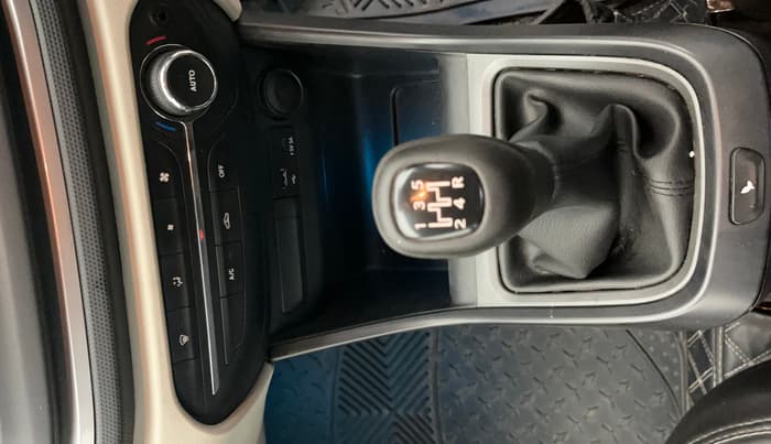 2023 Tata ALTROZ XT PETROL, Petrol, Manual, 33,744 km, Gear Lever