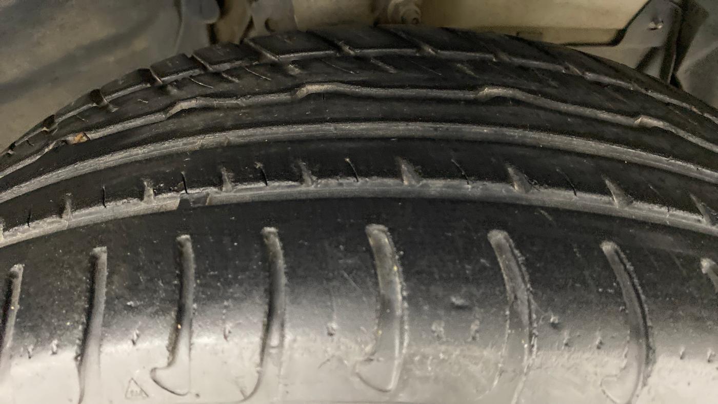 2013 Renault Duster RXL PLUS DIESEL 85, Diesel, Manual, 97,719 km, Right Front Tyre Tread