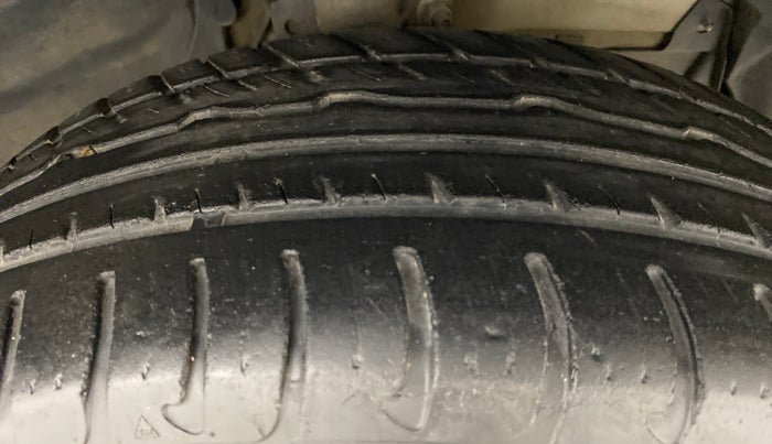2013 Renault Duster RXL PLUS DIESEL 85, Diesel, Manual, 97,719 km, Right Front Tyre Tread