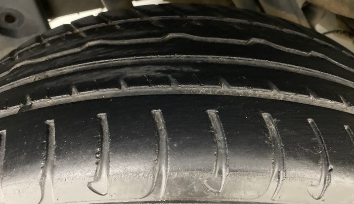 2013 Renault Duster RXL PLUS DIESEL 85, Diesel, Manual, 97,719 km, Right Rear Tyre Tread