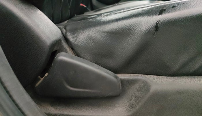 2017 Renault Kwid RXL 1.0, Petrol, Manual, 78,922 km, Driver Side Adjustment Panel