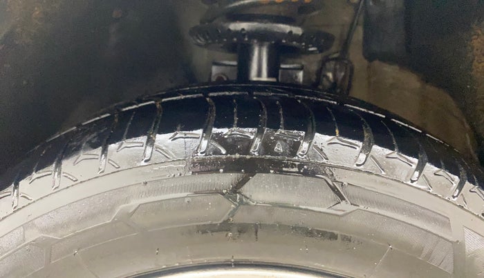 2015 Volkswagen Vento HIGHLINE DIESEL 1.5, Diesel, Manual, 1,27,863 km, Left Front Tyre Tread