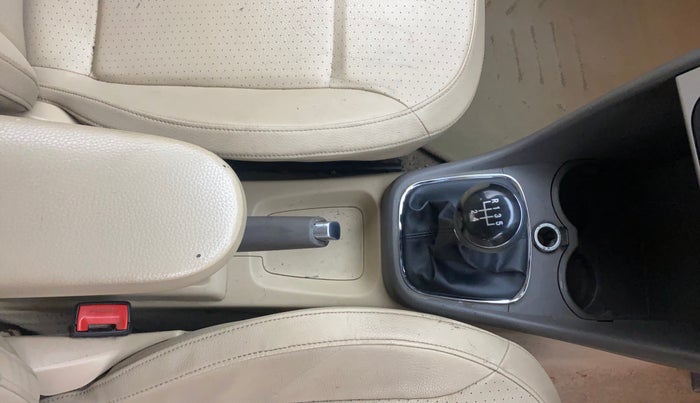 2015 Volkswagen Vento HIGHLINE DIESEL 1.5, Diesel, Manual, 1,27,863 km, Gear Lever