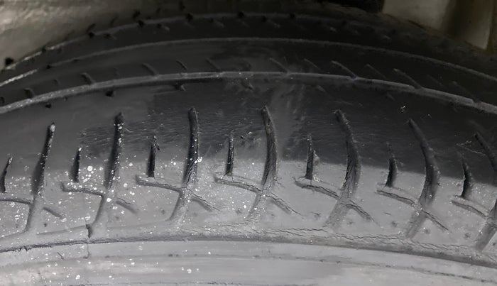 2016 Maruti Celerio VXI AMT, Petrol, Automatic, 31,590 km, Left Rear Tyre Tread