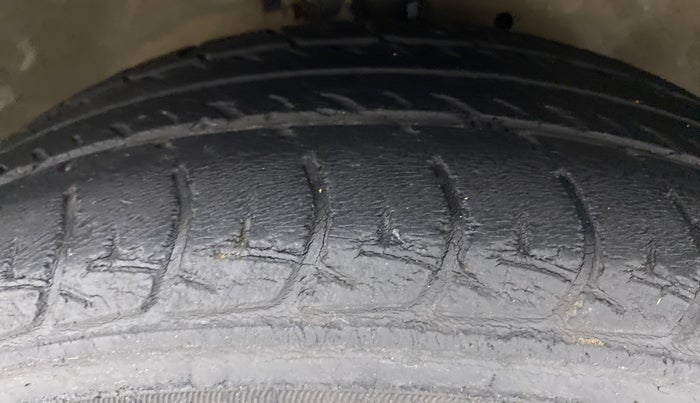 2016 Maruti Celerio VXI AMT, Petrol, Automatic, 31,590 km, Right Front Tyre Tread