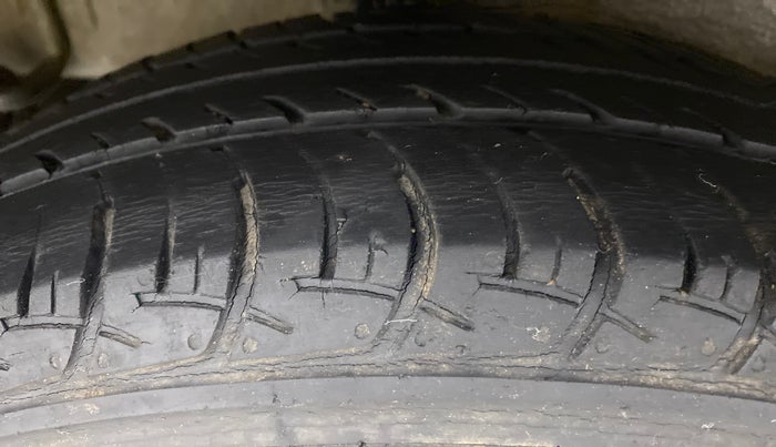 2016 Maruti Celerio VXI AMT, Petrol, Automatic, 31,590 km, Right Rear Tyre Tread