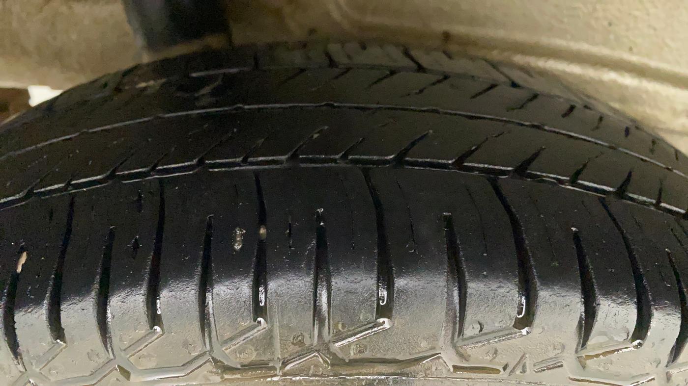 2019 Maruti New Wagon-R LXI CNG 1.0, CNG, Manual, 1,02,225 km, Right Rear Tyre Tread