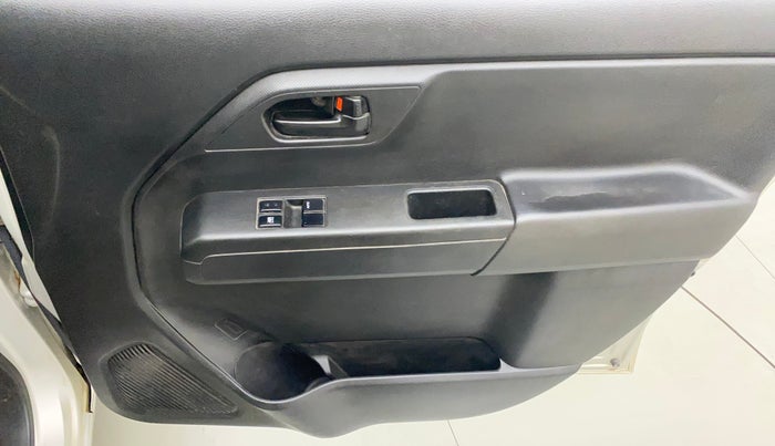 2019 Maruti New Wagon-R LXI CNG 1.0, CNG, Manual, 1,02,225 km, Driver Side Door Panels Control