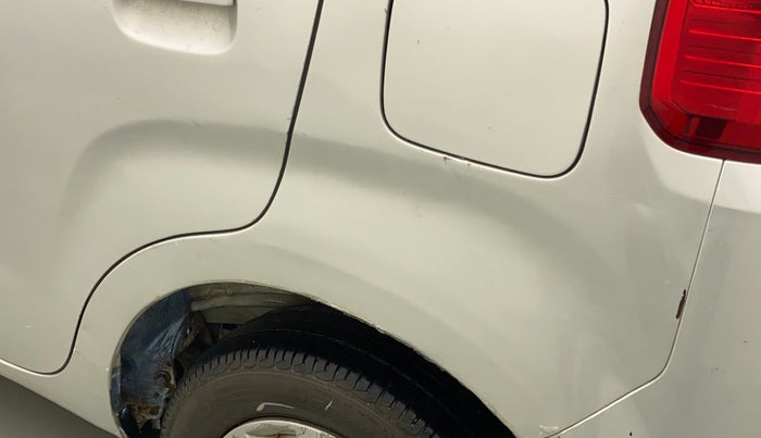 2019 Maruti New Wagon-R LXI CNG 1.0, CNG, Manual, 1,02,225 km, Left quarter panel - Paint has minor damage