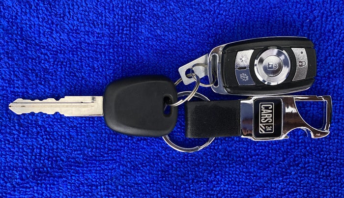 2019 Maruti Swift LXI D, Petrol, Manual, 17,344 km, Key Close Up