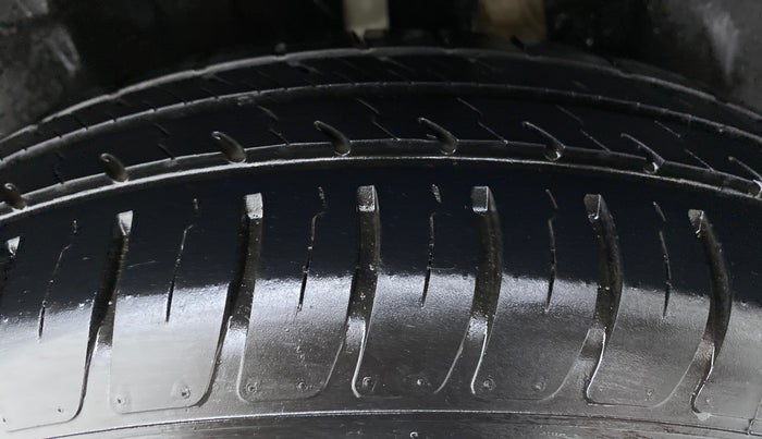 2019 Maruti Swift LXI D, Petrol, Manual, 17,344 km, Left Rear Tyre Tread