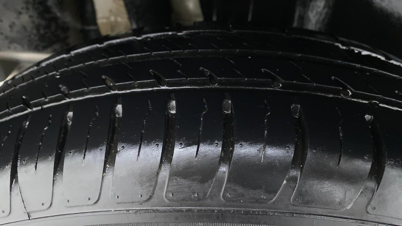 2019 Maruti Swift LXI D, Petrol, Manual, 17,344 km, Right Rear Tyre Tread