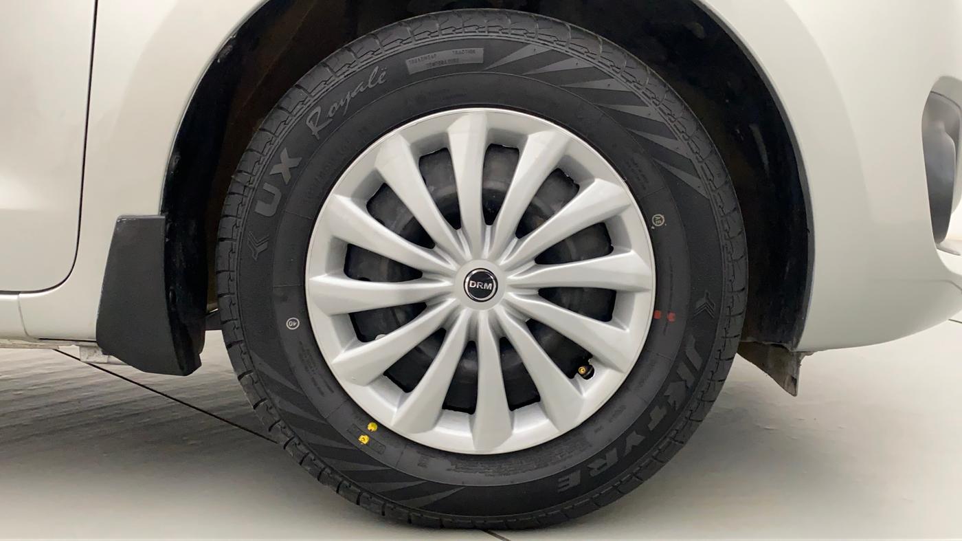 2018 Maruti Swift VXI AMT D, Petrol, Automatic, 72,984 km, Right Front Tyre