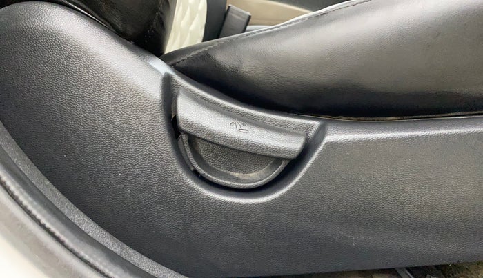 2015 Hyundai Grand i10 MAGNA 1.2 KAPPA VTVT, Petrol, Manual, 65,739 km, Driver Side Adjustment Panel