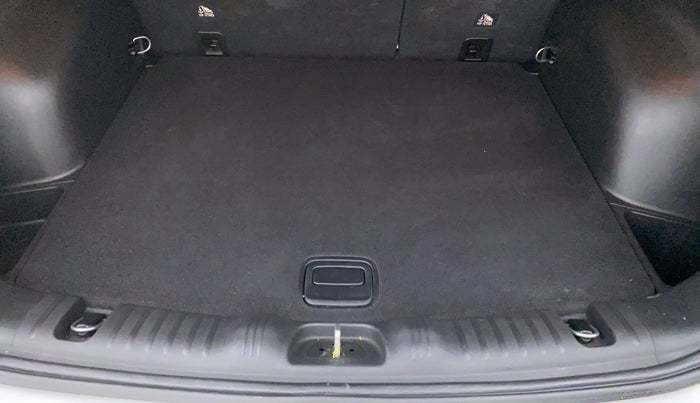 2017 Jeep Compass LIMITED (O) 2.0, Diesel, Manual, 26,894 km, Boot Inside