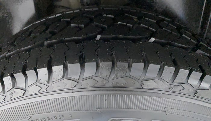 2017 Jeep Compass LIMITED (O) 2.0, Diesel, Manual, 26,894 km, Right Rear Tyre Tread