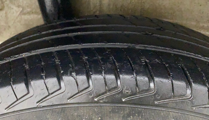 2020 Maruti New Wagon-R LXI CNG 1.0, CNG, Manual, 76,517 km, Right Rear Tyre Tread