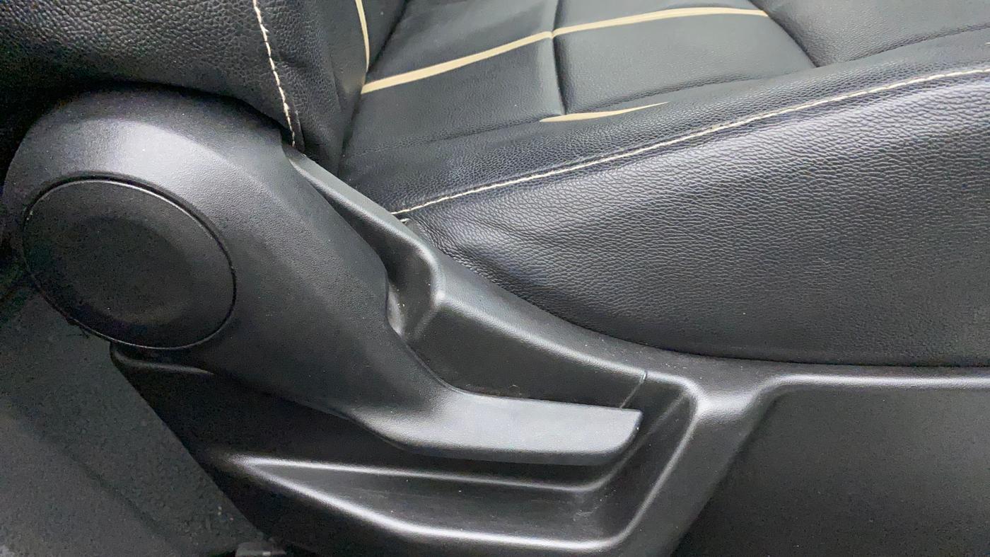 2020 Maruti New Wagon-R LXI CNG 1.0, CNG, Manual, 76,517 km, Driver Side Adjustment Panel